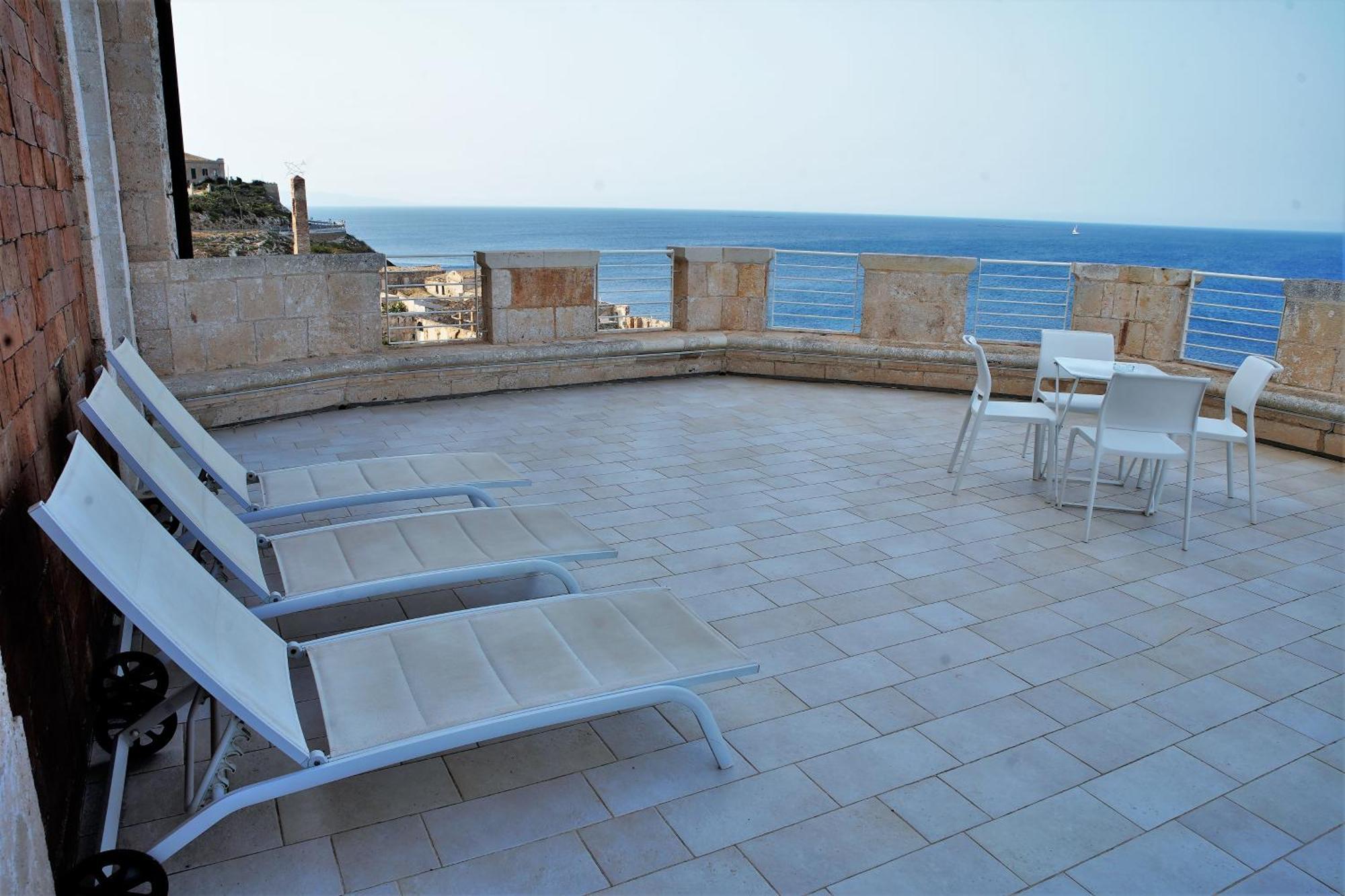 Castello Tafuri Hotel Portopalo Di Capo Passero Bagian luar foto
