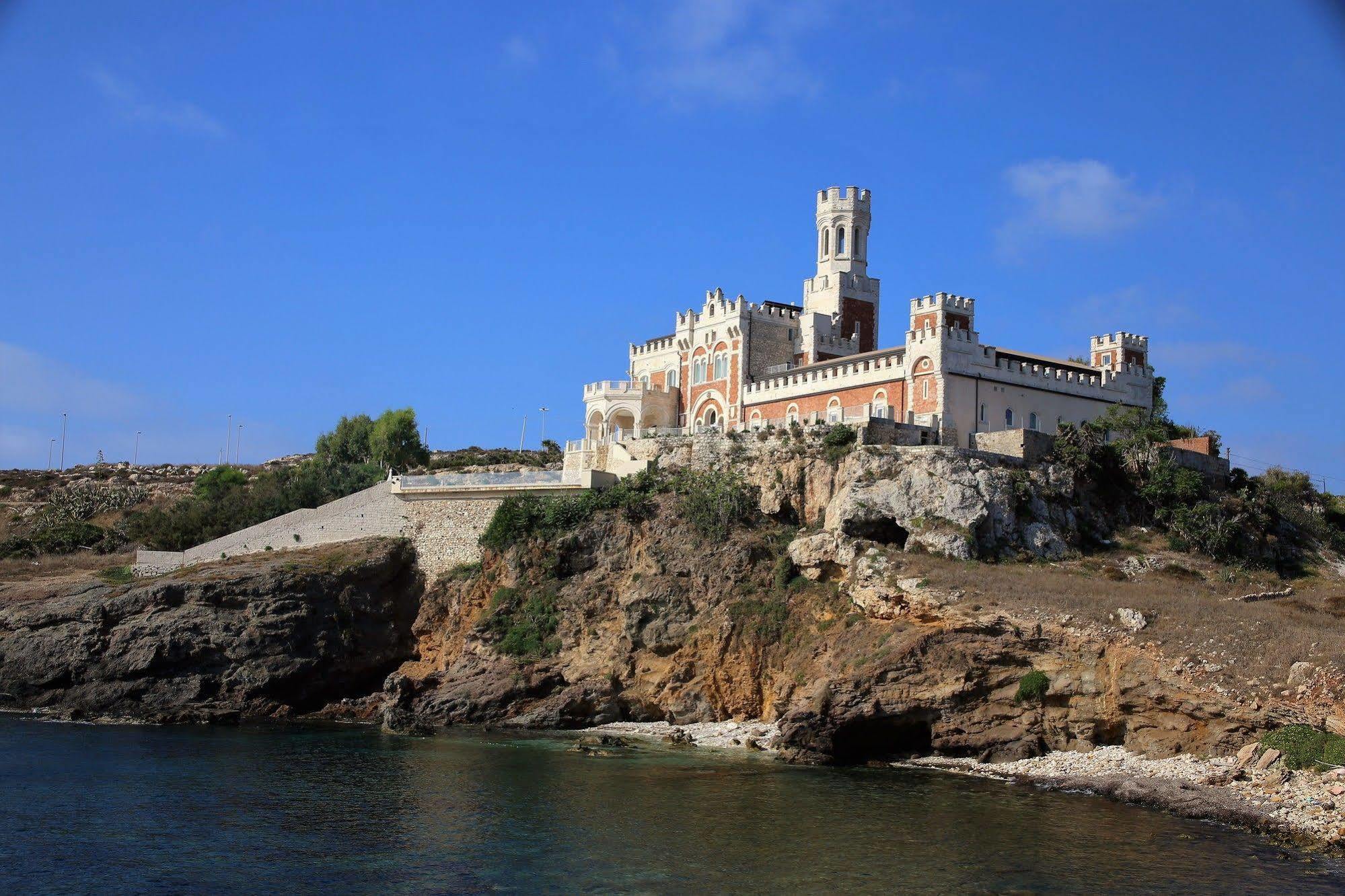 Castello Tafuri Hotel Portopalo Di Capo Passero Bagian luar foto