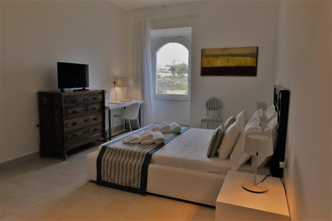 Castello Tafuri Hotel Portopalo Di Capo Passero Bagian luar foto